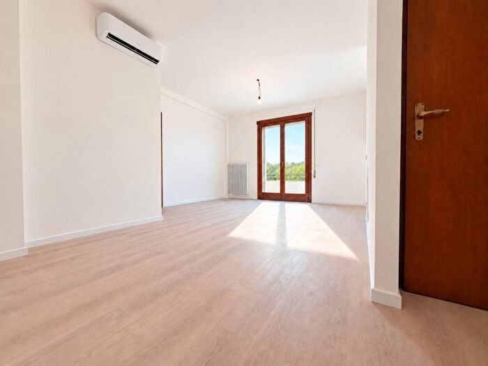 Appartamento quadrilocale in affitto in Via Firenze, Centro, Creazzo
