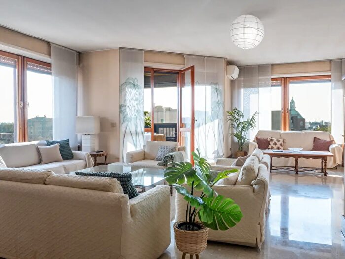 Appartamento con 7 locali in vendita in Via Antonio Fogazzaro, Milano