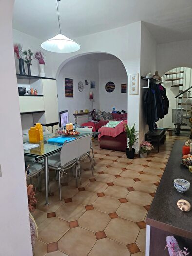 Casa con 6 locali in vendita in Castelnuovo Magra