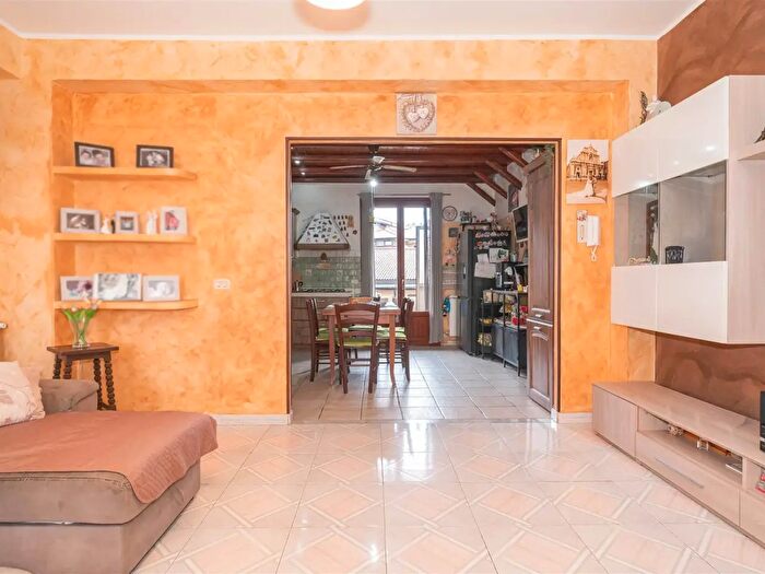 Appartamento con 6 locali in vendita in Via Eugenio Montale, Pedara