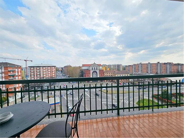 Appartamento quadrilocale in affitto in Via Santa Rita Da Cascia B, Barona, Milano
