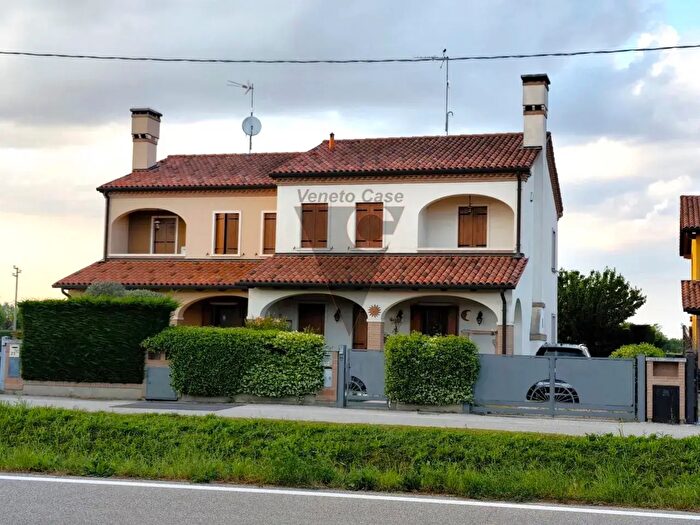 Casa quadrilocale in vendita in Via Cornio d, Camponogara