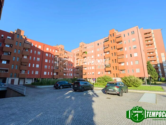 Appartamento quadrilocale in vendita in Via Valsesia, Milano