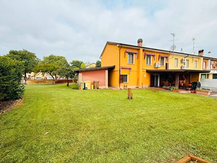 Casa con 5 locali in vendita in Poggio Rusco