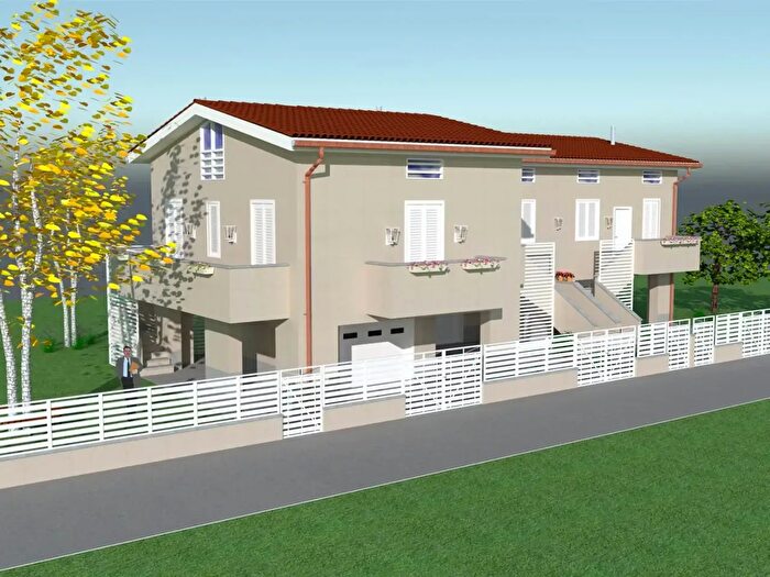 Casa quadrilocale in vendita in Via Ippolito Nievo, Campi Bisenzio