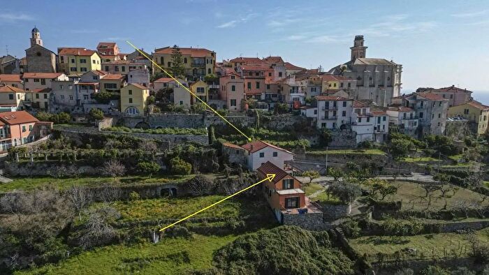 Casa con 18 locali in vendita in Via del Mercato, Diano Castello