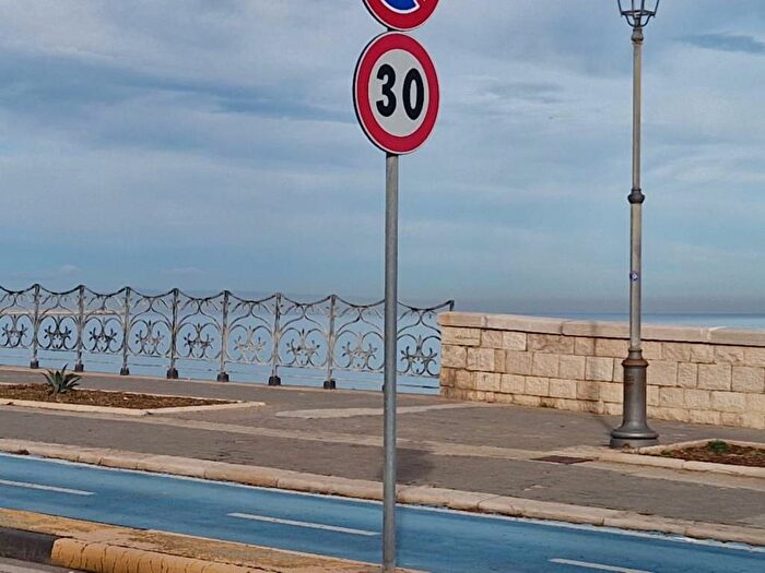 Appartamento bilocale in affitto in Lungomare Cristoforo Colombo, Trani