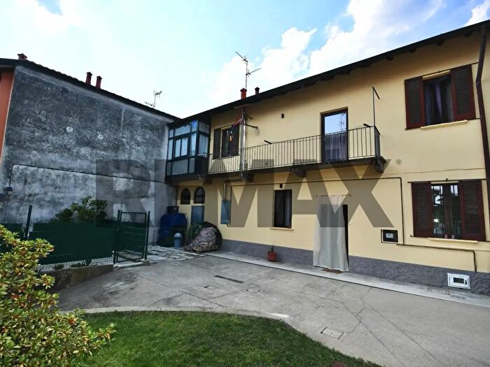 Casa quadrilocale in vendita in Via Liguria, Castano Primo