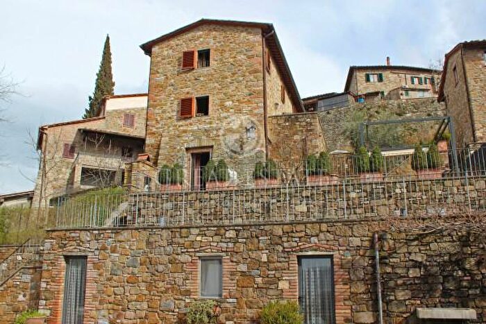 Casa con 6 locali in vendita in Via G Marconi, Gaiole In Chianti