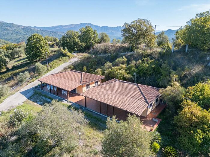 Appartamento quadrilocale in vendita in Rutino