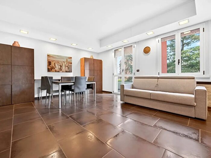 Appartamento trilocale in vendita in Via Civenna a, Milano