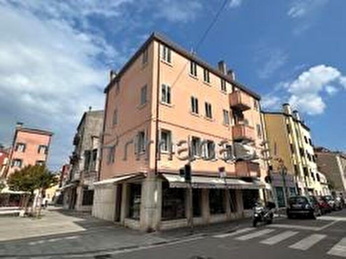 Appartamento trilocale in vendita in Via Sottomarina, Chioggia