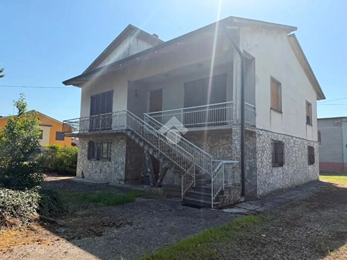 Casa con 6 locali in vendita in Via Tre Martiri, Verrua Po