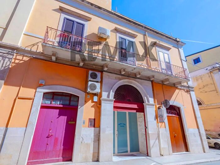 Casa trilocale in vendita in Via Crocifisso, Bitonto