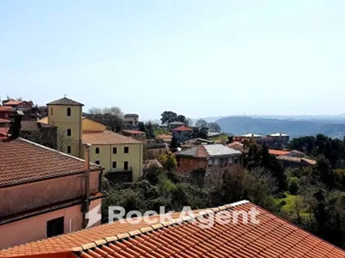 Casa con 6 locali in vendita in Piazza F Caligiuri, Amato