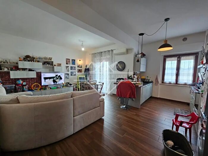 Appartamento trilocale in vendita in Castelnuovo Magra