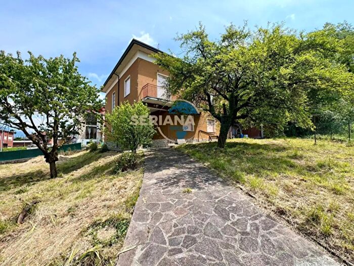 Casa con 7 locali in vendita in Via Pradella, Albino