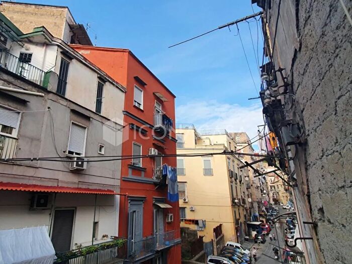 Appartamento trilocale in vendita in Via dei Cristallini, Napoli
