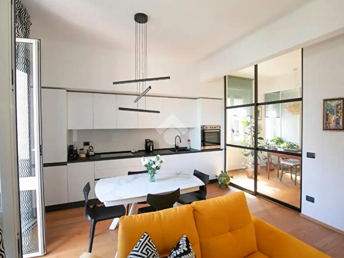 Appartamento trilocale in vendita in Scalinata Montaldo, Genova