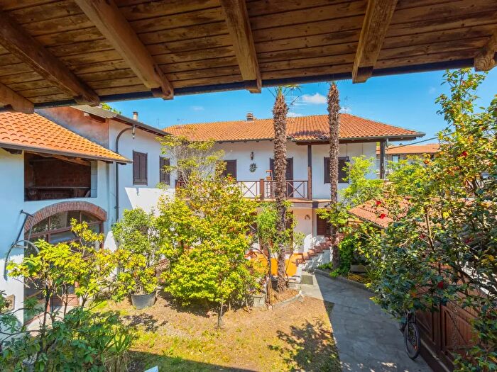 Casa con 5 locali in vendita in Via Luigia Natan, Invorio