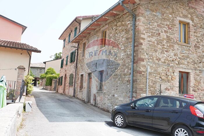 Appartamento con 7 locali in vendita in Strada del Sasso Piano, Gualdo Tadino