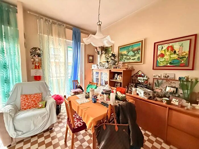 Appartamento trilocale in vendita in Via Manfredo Fanti, Genova