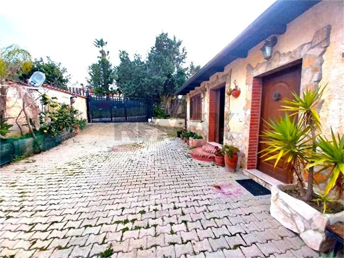 Appartamento con 6 locali in vendita in Contrada Costa Pisone Int Pia, Augusta