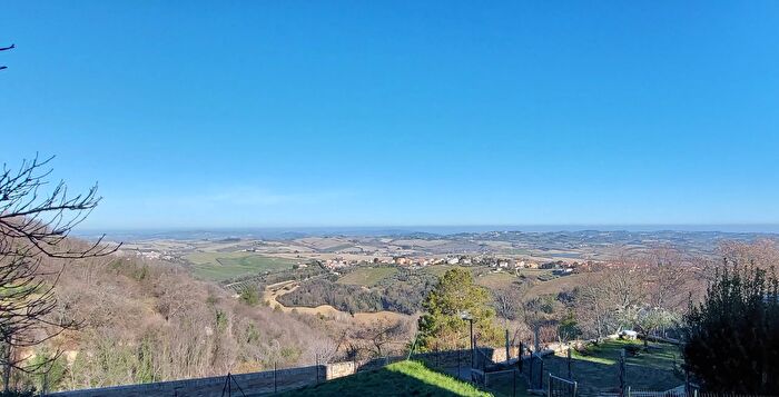Casa con 6 locali in vendita in Mombaroccio