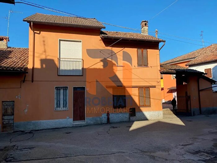 Casa con 10 locali in vendita in Via Buttirago, Vistarino