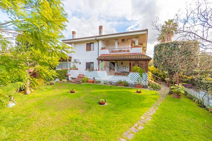 Casa con 6 locali in vendita in Via del Grande Carro, Guidonia Montecelio