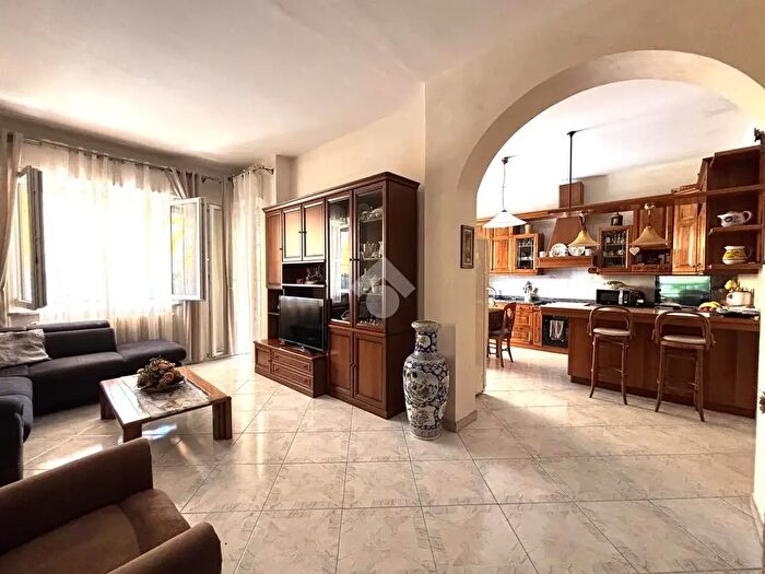 Appartamento con 7 locali in vendita in Via Dante Alighieri, Nichelino