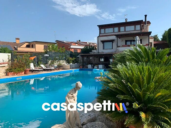 Casa con 8 locali in vendita in Via della Chioma di Berenice, Guidonia Montecelio