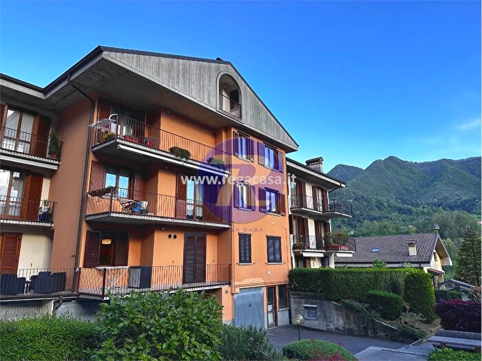 Appartamento con 8 locali in vendita in Via San Bernardino Zogno Bg, Zogno