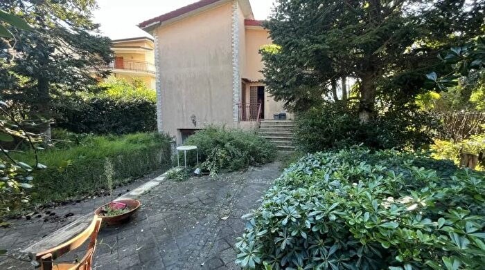 Casa con 8 locali in vendita in Querce Fondi Querce, Fondi