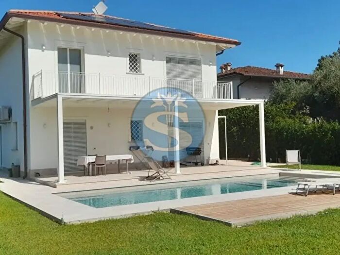 Casa con 6 locali in vendita in Pietrasanta