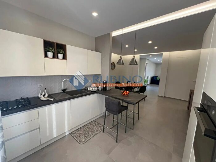 Appartamento trilocale in vendita in Via Avvocato Vittorio Malcangi, Trani