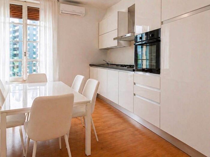 Appartamento quadrilocale in affitto in Via Mantova, Porta Romana Medaglie dOro, Milano