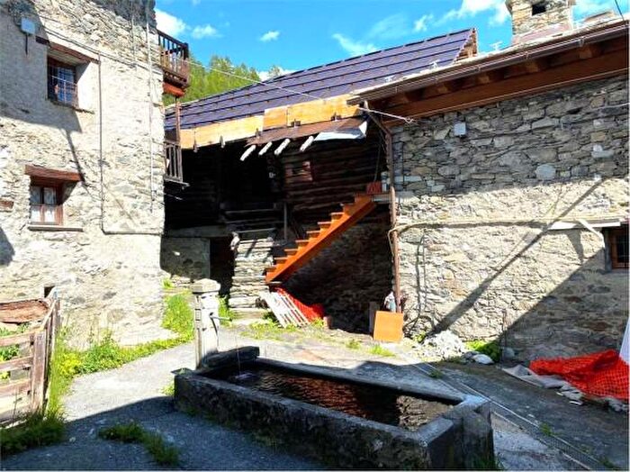 Casa quadrilocale in vendita in Frazione Fenilliaz, Brusson