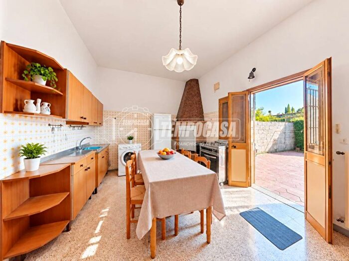 Casa con 6 locali in vendita in Via Maglie, Cursi