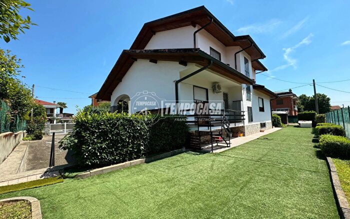 Casa con 8 locali in vendita in Corso De Gasperi, Rivarolo Canavese