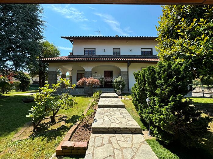 Case in Vendita e in Affitto - 2