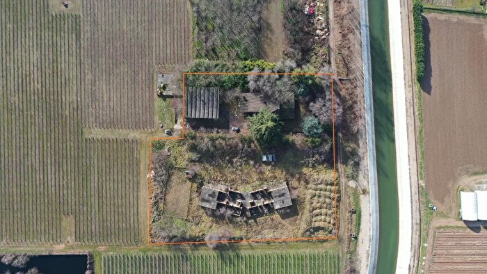 Casa quadrilocale in vendita in Via Oppi, Veronella