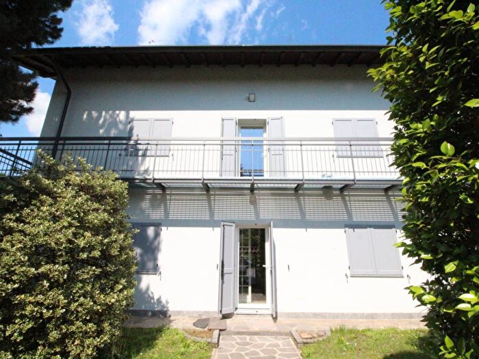 Appartamento bilocale in affitto in Via Valtellina, Centro, Fino Mornasco