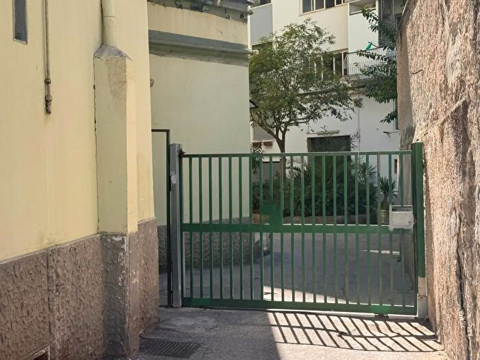 Appartamento trilocale in vendita in Via Filippo De Grenet, Napoli