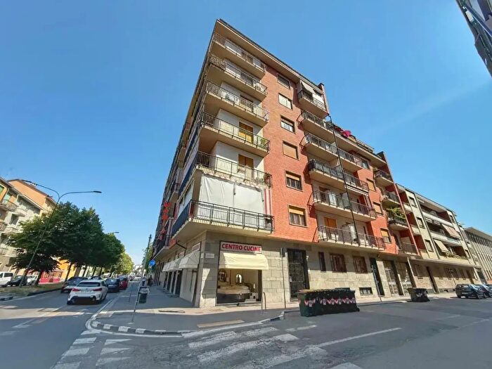 Appartamento trilocale in vendita in Via Traversella, Torino