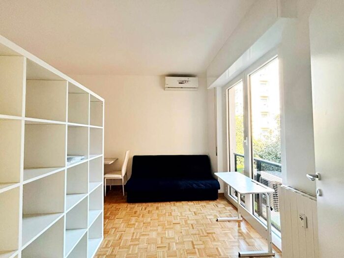 Appartamento bilocale in affitto in Via Andrea Maffei, Montenero, Milano