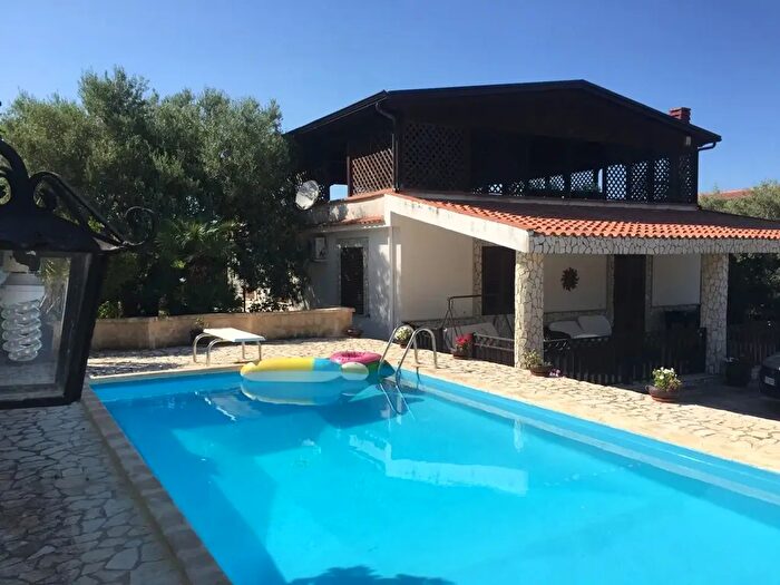Casa con 7 locali in vendita in Via Chiesazza Sperone, Altavilla Milicia