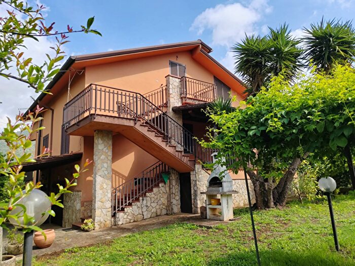 Casa con 12 locali in vendita in Via Anime Sante, Maenza