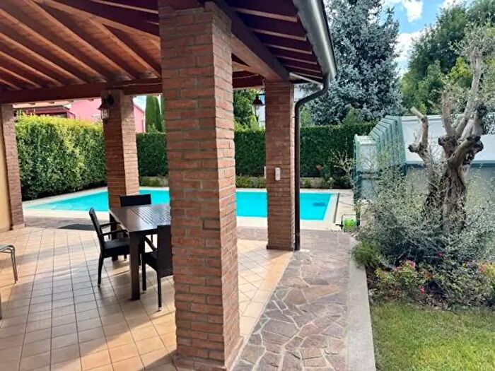 Casa con 12 locali in vendita in Parma