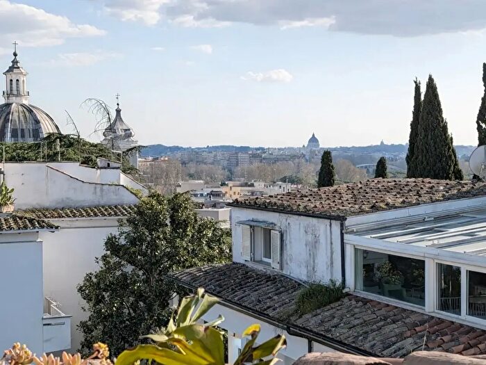 Appartamento quadrilocale in vendita in Roma